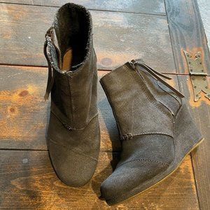 Tom's Women Desert Wedge Boots 6.5 Suede Side Zip Ankle Boots Booties Gray